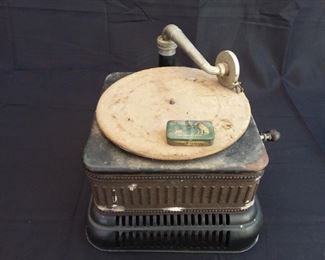 Antique Victrola Style Record Disc Player and Extra Needles