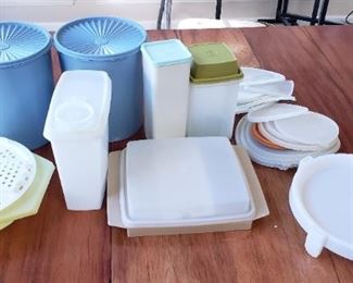 Tupperware lot