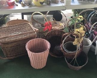 https://www.grasons.com/wp-content/uploads/2019/11/baskets-411962-1E01v1cJ.jpg