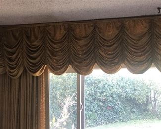 https://www.grasons.com/wp-content/uploads/2019/11/curtains--672535-ie6cvpR9.jpg