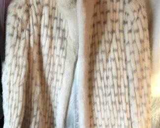 https://www.grasons.com/wp-content/uploads/2019/11/f.-jacket-592092-iYAFcqYA.jpg