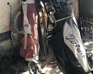 https://www.grasons.com/wp-content/uploads/2019/11/golf-clubs-715567-nok2wsuC.jpg