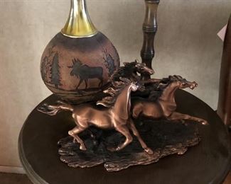 https://www.grasons.com/wp-content/uploads/2019/11/horse-figureines-and-moose-vase-686678-k1g7jExM.jpg