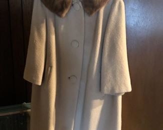https://www.grasons.com/wp-content/uploads/2019/11/jacket-with-faux-fur-982008-tjI0ihUw.jpg