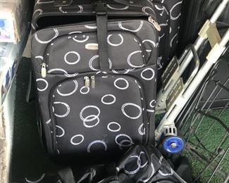 https://www.grasons.com/wp-content/uploads/2019/11/luggage-919188-ASEP5ndJ.jpg