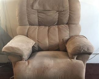 https://www.grasons.com/wp-content/uploads/2019/11/recliner-353330-SGgROhFw.jpg