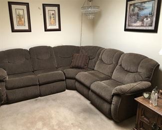 https://www.grasons.com/wp-content/uploads/2019/11/sectional-couch-065638-00WfI6mQ.jpg