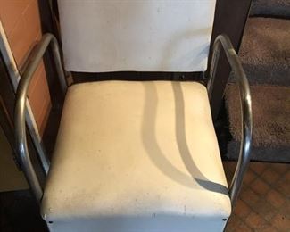 https://www.grasons.com/wp-content/uploads/2019/11/vintage-shampoo-chair-199282-k5br4iPl.jpg