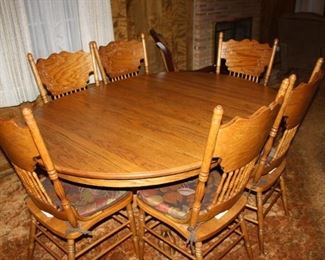 Great condition Country Style Table & Chairs