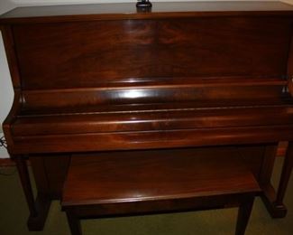 Very Nice Kimball Upright Piano. Excellent condition