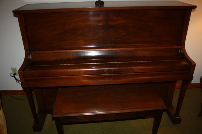 Very Nice Kimball Upright Piano. Excellent condition