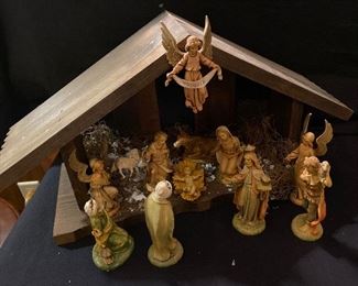 Italian Made Nativity with Creche 13 Pieces