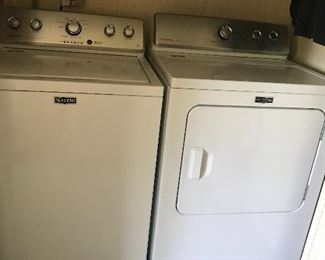 New in 2016 Maytag “ centennial” washer & dryer set / white ( indoor used) 
