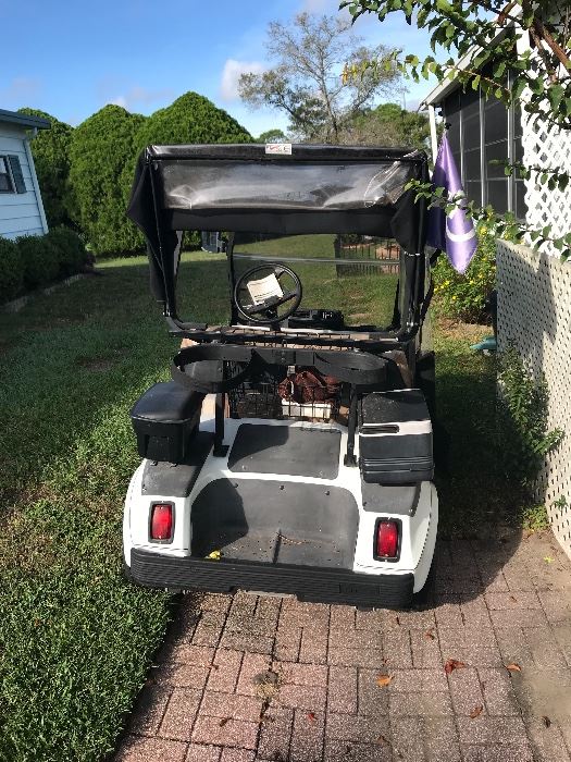 2002 club car golf cart with all the bells & whistles / battery powered 