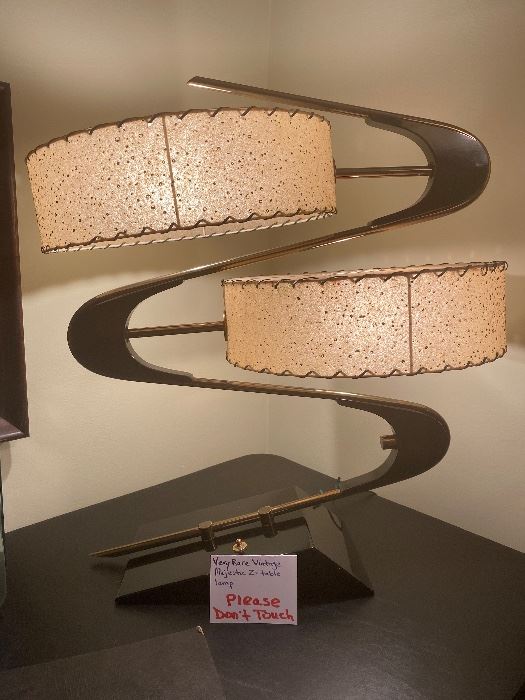 Majestic Z Table Lamp