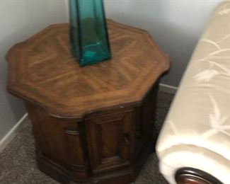 Wood end table. Does not include vase.