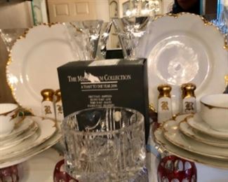 2000 Waterford Crystal Champaign flutes  and caddy. 