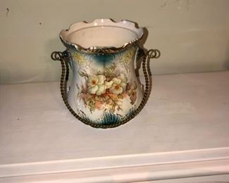 Antique biscuit jar, lid missing and has an age crac