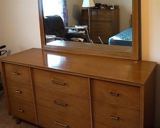 Bdrm dresser with mirror