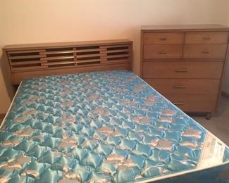 Bdrm set bed and dressers