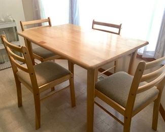 Kitchen table 4 chairs