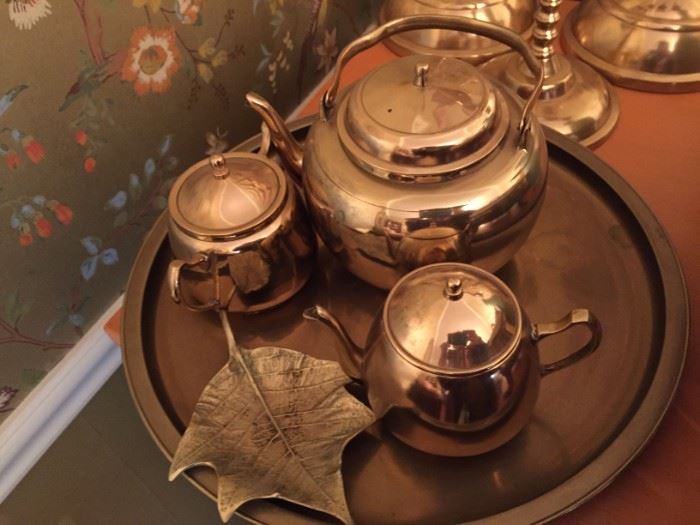 Selection of brassware.