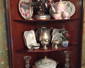 Corner cabinet with Decorative items.