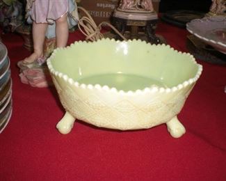 3 gooted custard glass bowl