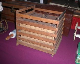 wood egg crate with liners