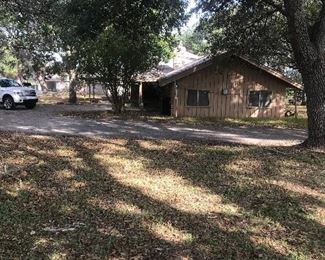 Ranch House on acres in middle of San Marcos  