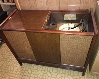 Magnavox stereo console