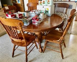7 pc oak dining set with leaf, ball and claw feet