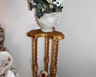 Vintage Italy gilt pedestal, floral arrangement