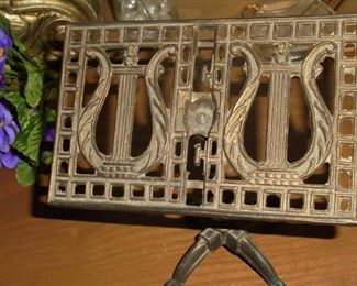 small music lyre letter holder