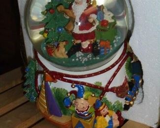 Santa snow globe