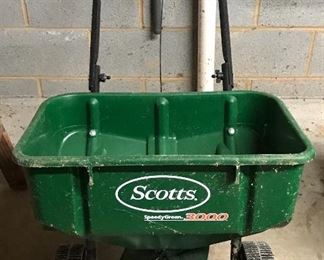 Scott’s Speedy Green 3000 Spreader