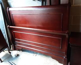 Queen bedroom set with 2 nightstands and vanity