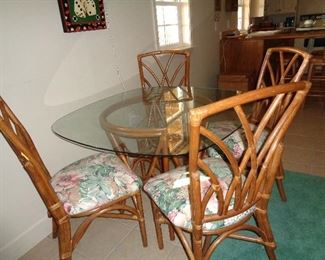dining table w/4 chairs
