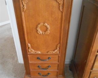 Jewelry cabinet, lift up top, 2 side doors and drawers inside + out
