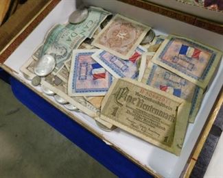 Foreign bank notes and coins