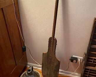 Vintage wooden breadboard shovel