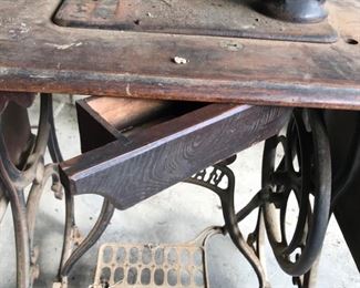 sewing machine w/drawer open