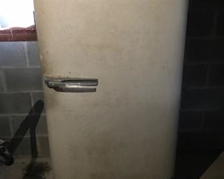 1950s GE refrigerator w/lucite handle