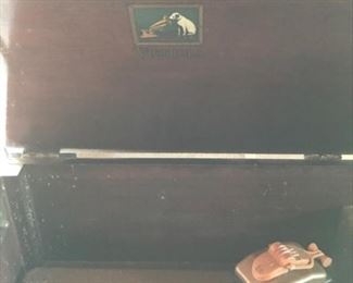 RCA Victor: His master's voice