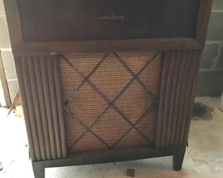 RCA stereo/record player cabinet