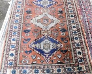 100 % WOOL RUG 4' 2 " X 8'