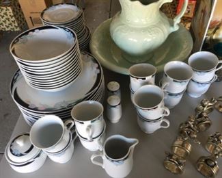 Set of 12 dinnerware