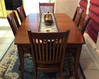 Keystone Collections Hand Crafted Solid Wood Dining Table With 6 Chairs and 4 Leaf's.