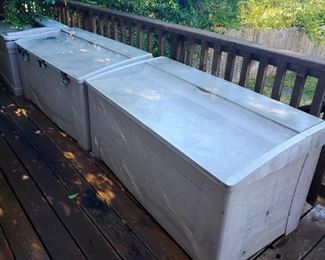 Storage containers