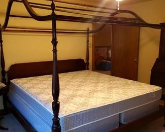 Colonial Style Canopy Bed - King
